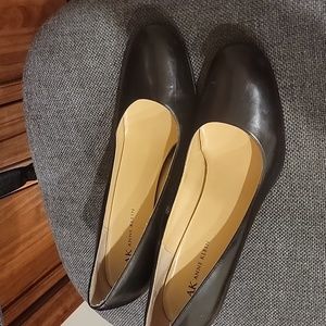 Anne Klein Black Pumps 3in heel